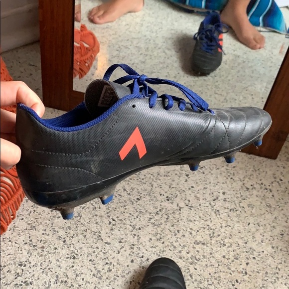 Adidas soccer cleats - Picture 2 of 8